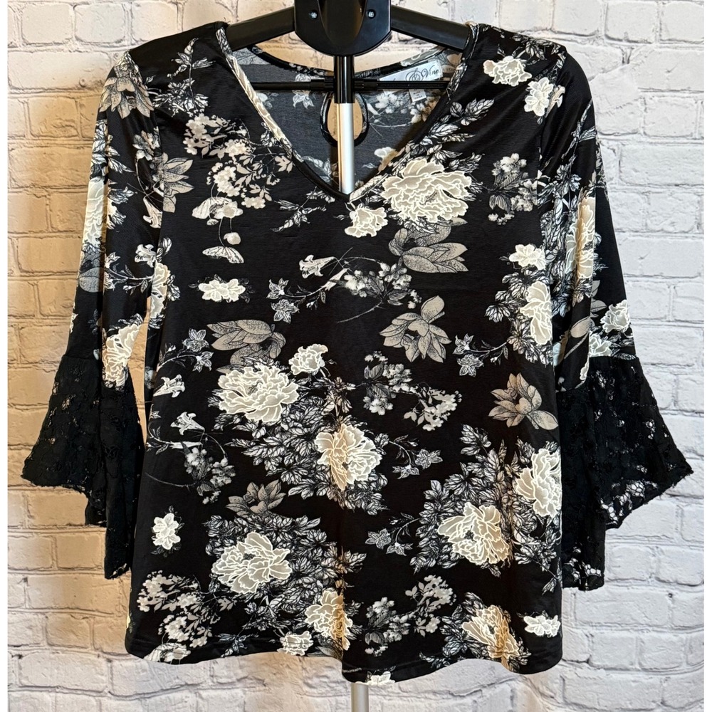 Stem & Vine Black White Floral Lace Bell Sleeve V-Neck Top Womens Medium
